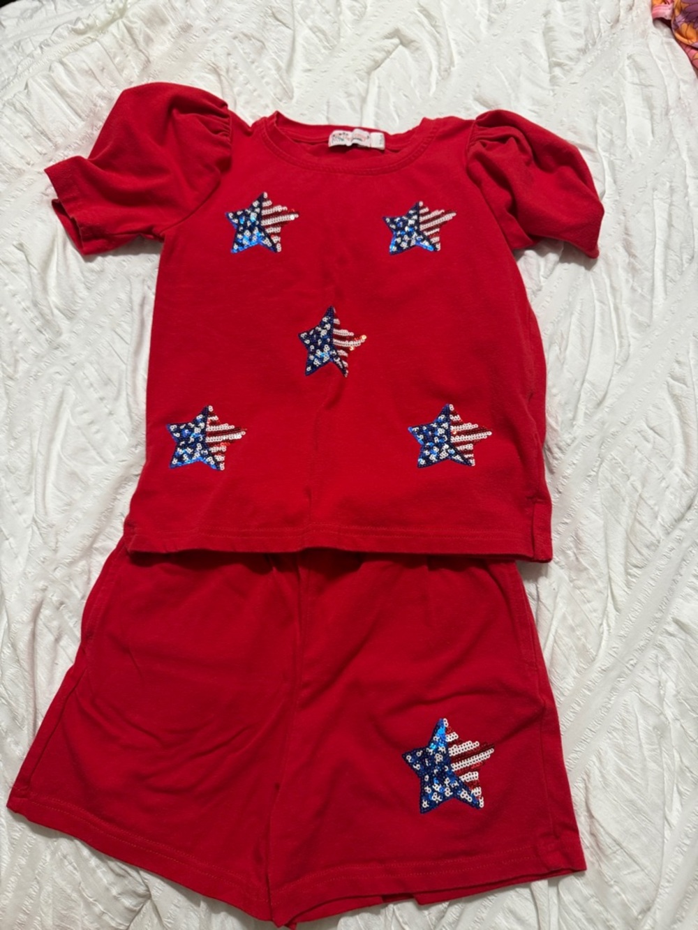Clover cottage Red Girls' Star Applique Top & Shorts Set